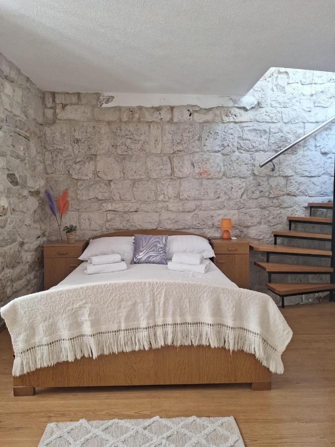 Apartment Tonka Трогір Екстер'єр фото